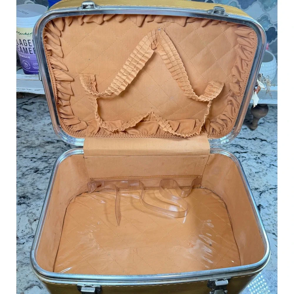 Vintage Train Case Womens L Mustard Yellow Retro Makeup Vanity Box Mid Century